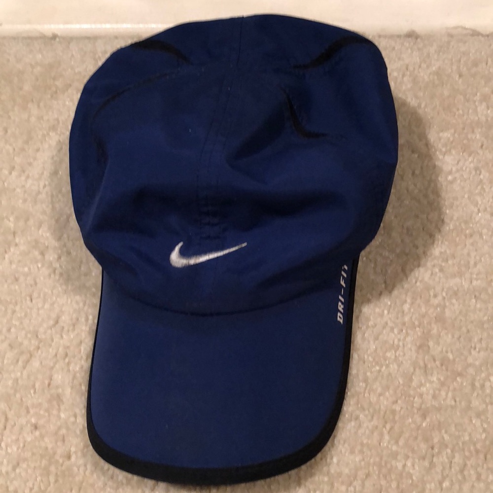 Nike feather light hat